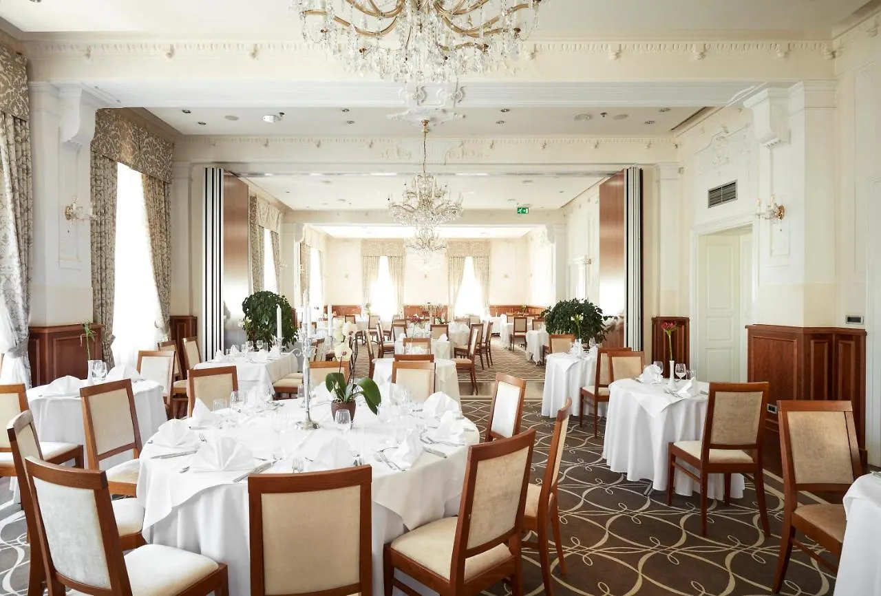 Bristol Hotel Οπατία