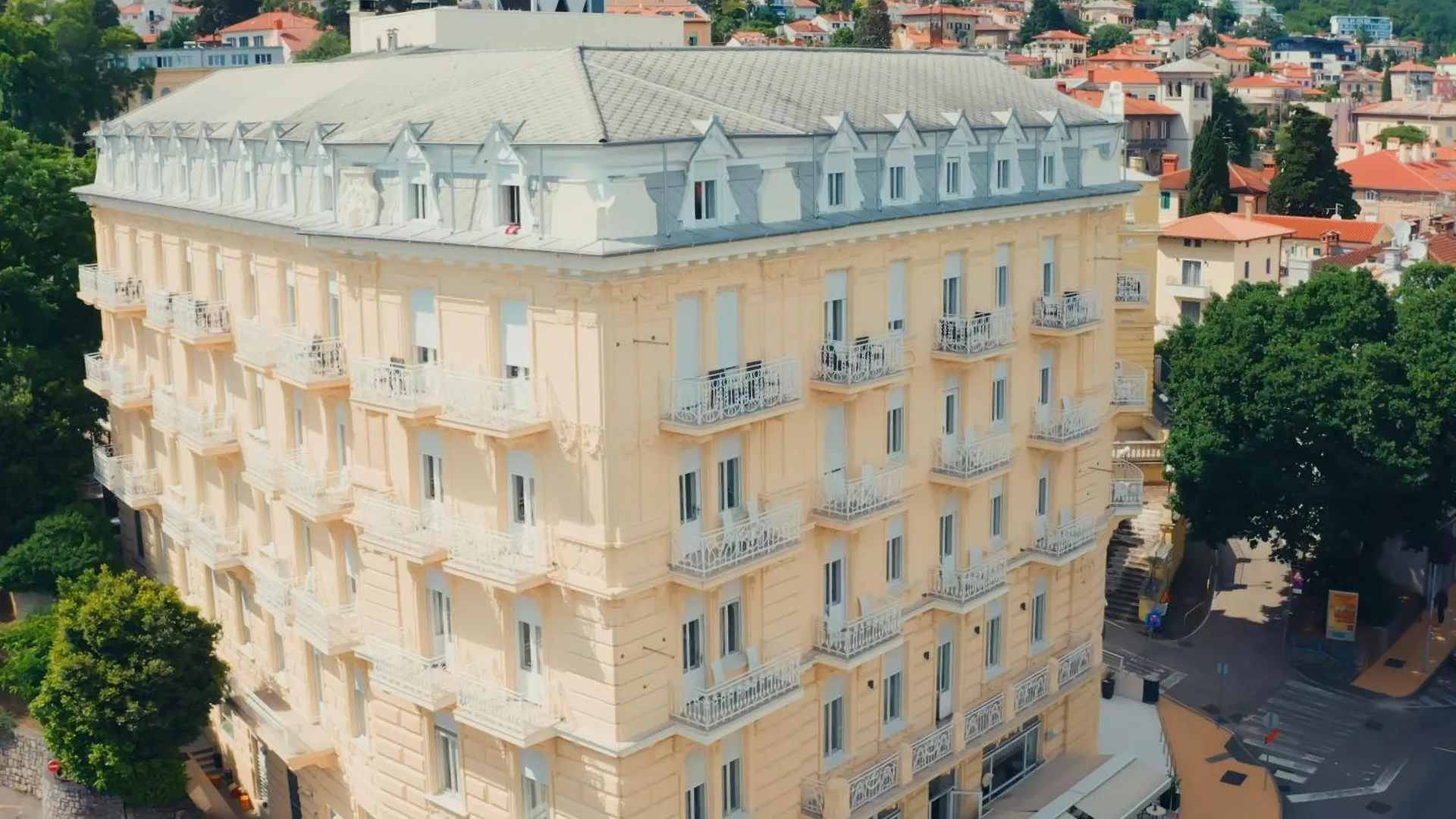 Bristol Hotel Οπατία