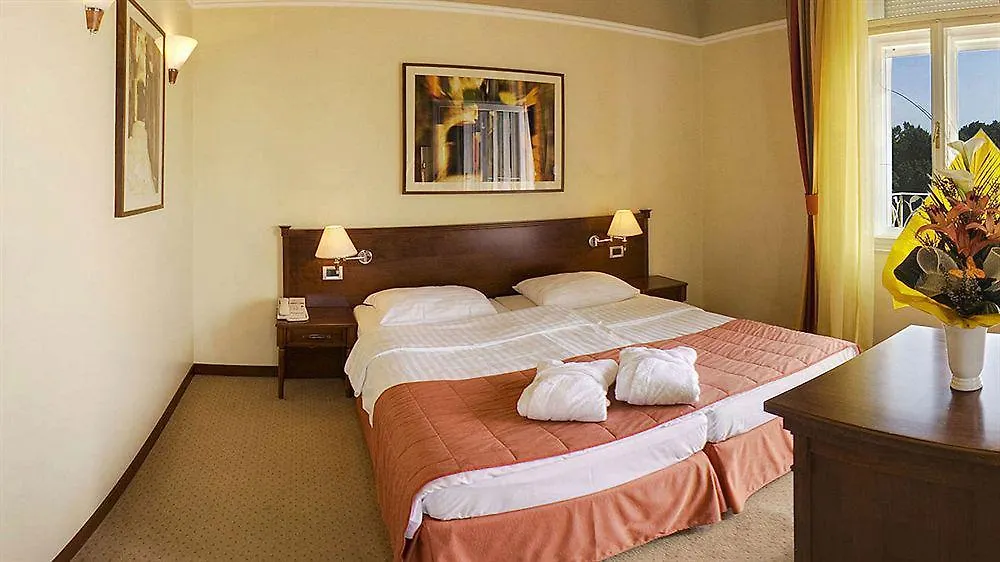 Bristol Hotel オパティヤ